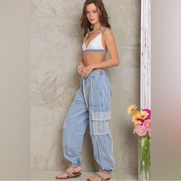 NWOT POL Crochet Lace Detail Denim Joggers
GG 11 and 12 - Picture 1 of 7